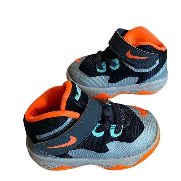 Nike • BABY Lebron James Basketball Shoes 5C Toddler Boys - Picture 7 of 9